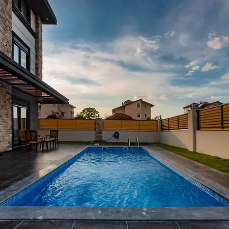 Palm Private Villas 贝莱克